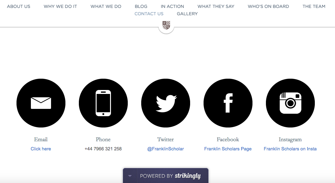 Showing social media integration on a Strikingly user's website Showing social media integration on a Strikingly user's website